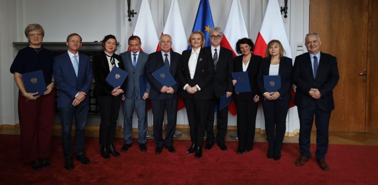 Profesor Zieliński (drugi z lewej) został konsultantem wojewódzkim (fot. Szpital Słupsk)