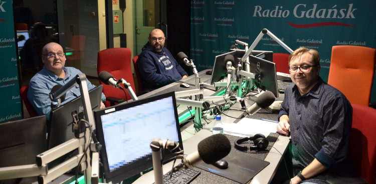 prof. dr hab. Piotr Mickiewicz, dr hab. Arkadiusz Modrzejewski i Michał Pacześniak (fot. Radio Gdańsk/Piotr Puchalski)