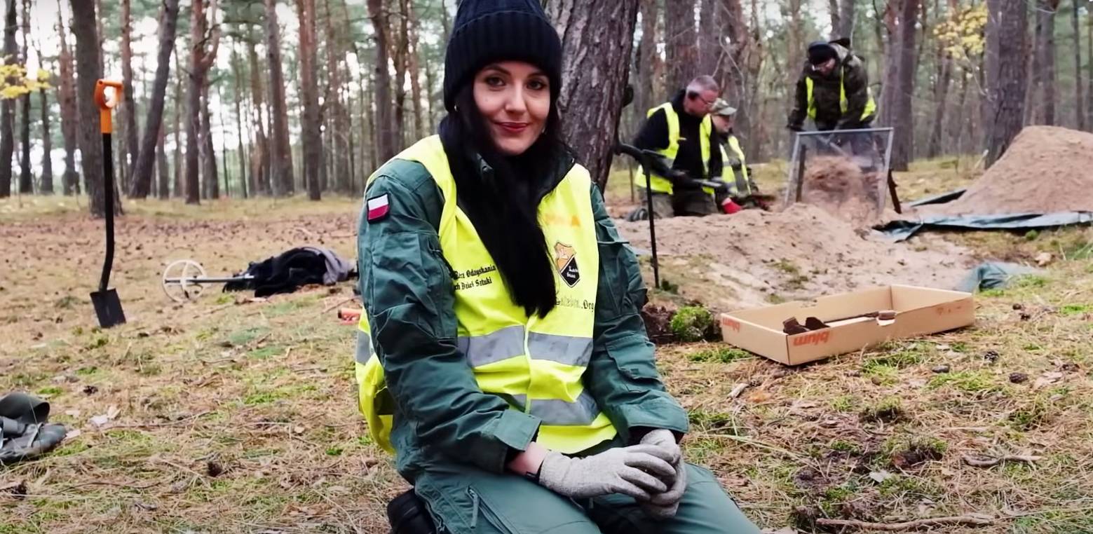 Magdalena Masternak z fundacji Latebra, która odkryła szczątki Enigmy na Wyspie Sobieszewskiej w Gdańsku (fot. Piotr Markiewicz)