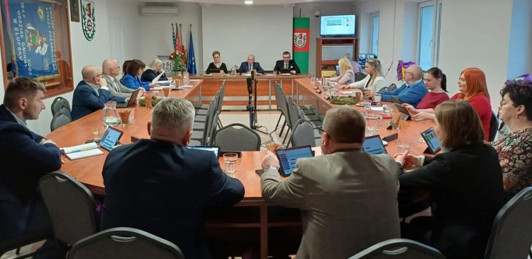 Radni gminy przyjęli budżet jednogłośnie (fot. Gmina Redzikowo)
