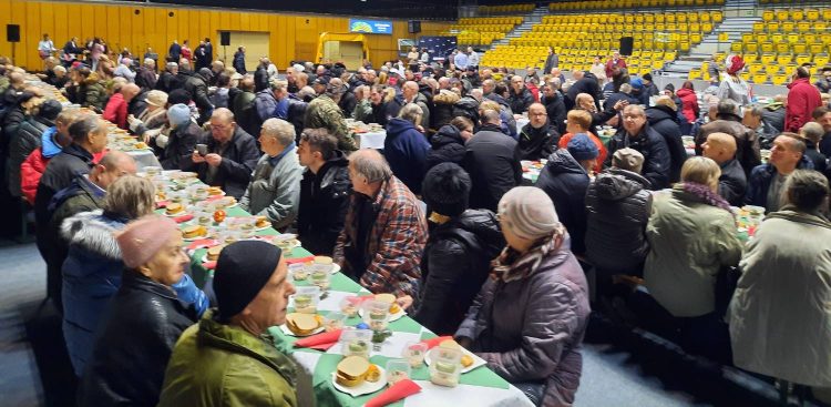 Wigilia dla osób samotnych i potrzebujących w Gdyni, 24.12.2024 r. (fot. Radio Gdańsk/Marcin Lange)
