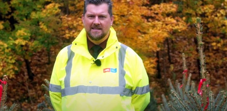 Kadr z filmu promującego akcję "Wypożycz Choinkę 2024" (fot. Zakład Utylizacyjny w Gdańsku)