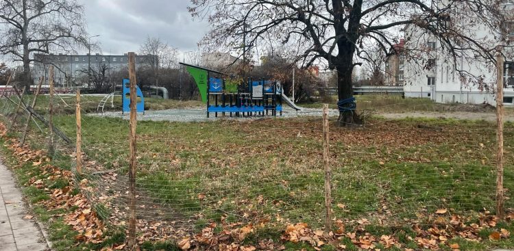 Budowa placu zabaw w gdańskim Nowym Porcie (fot. Radio Gdańsk/Oskar Bąk)