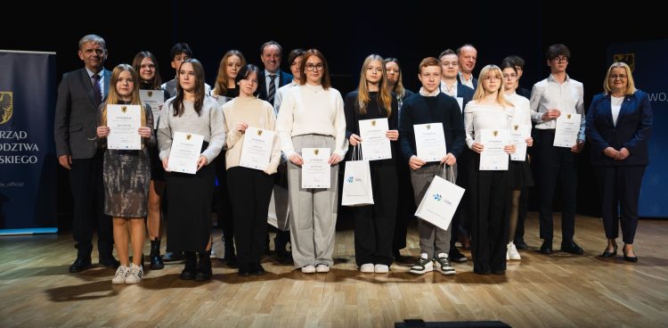 Gala stypendialna z udziałem m. in. marszałka województwa pomorskiego Mieczysława Struka i członka Zarządu Województwa Pomorskiego Agnieszki Baranowskiej odbyła się w Akademii Muzycznej (Fot. UMWP/ Łukasz Tokarczyk)