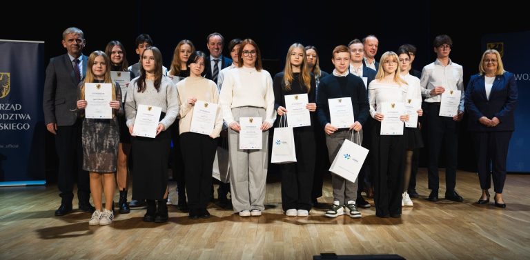 Gala stypendialna z udziałem m. in. marszałka województwa pomorskiego Mieczysława Struka i członka Zarządu Województwa Pomorskiego Agnieszki Baranowskiej odbyła się w Akademii Muzycznej (Fot. UMWP/ Łukasz Tokarczyk)