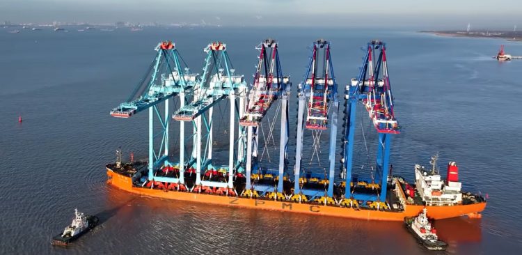 Statek z suwnicami wypłynął z chińskiego portu Changxin (fot. Baltic Hub)