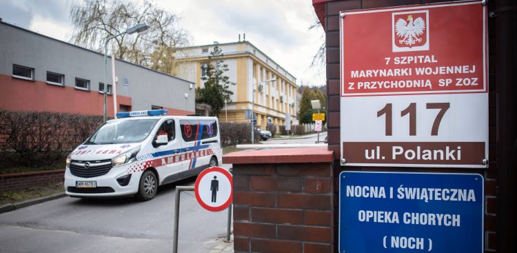 Zdjęcie archiwalne. Szpital Marynarki Wojennej przy ul. Polanki w Gdańsku (fot. Krzysztof Mystkowski / KFP)