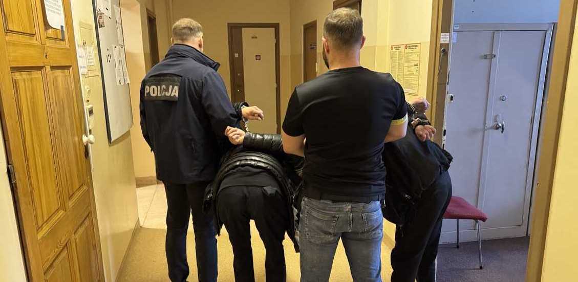 Policjanci zatrzymali dwie osoby podejrzane o dokonanie rozboju w salonie gier na terenie Gdyni (fot. pomorska.policja.gov.pl)