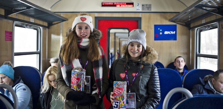 Decyzją zarządu województwa wolontariusze WOŚP będą mogli skorzystać z darmowych przejazdów SKM i Polregio (fot. KFP/Krzysztof Mystkowski)