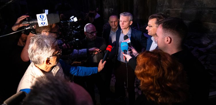 Dr Marszalec poinformował, że jedną ze zmian wystawy stałej MIIWŚ jest zaprezentowana kompleksowo sylwetka rotmistrza Pileckiego (fot. mat. pras./Agnieszka Stawrosiejko)