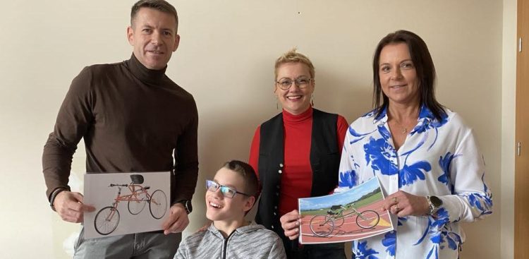 Wolontariusze chcą zapewnić swoim podopiecznym mobilery (fot. Radio Gdańsk/Filip Jędruch)