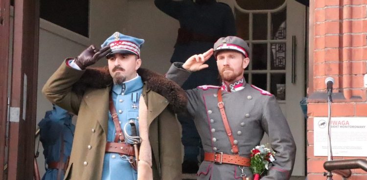 Na ulicach Tczewa odbył się uroczysty przemarsz (fot. Facebook/Fabryka Sztuk/J. Ziółkowski)