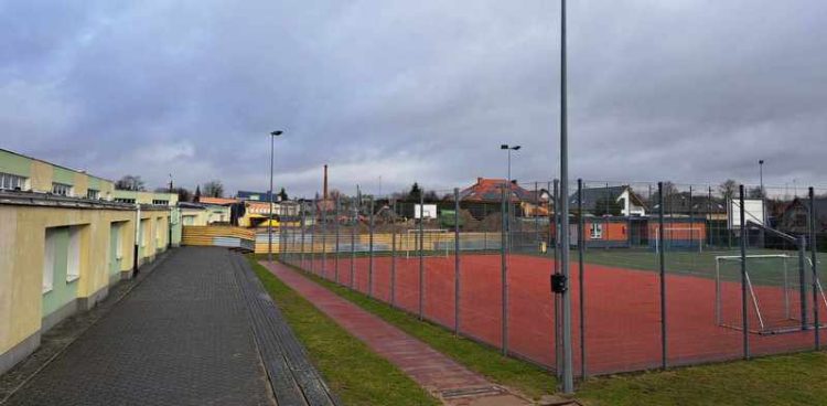 Wśród inwestycji zaplanowanych na 2025 rok w Kościerzynie jest m. in. dokończenie budowy hali sportowej przy Zespole Szkolno-Przedszkolnym nr 3 (fot. Radio Gdańsk/Grzegorz Armatowski)