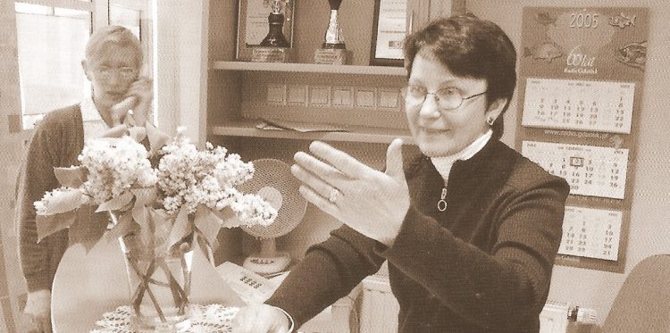 Beata Stażewska na zdjęciu z 2005 roku z książki „Radio gra i... mówi"