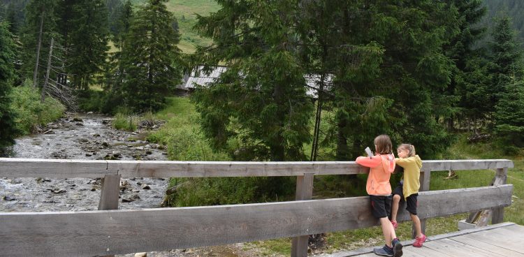 O geocachingu opowiadają w audycji dwie młode "keszerki", siostry Iga i Tosia (Fot. arch. prywatne)