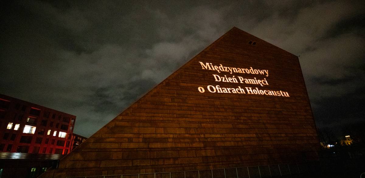 Mapping dzieł Mariana Kołodzieja na budynku Muzeum II Wojny Światowej w Gdańsku (fot. MIIWŚ)