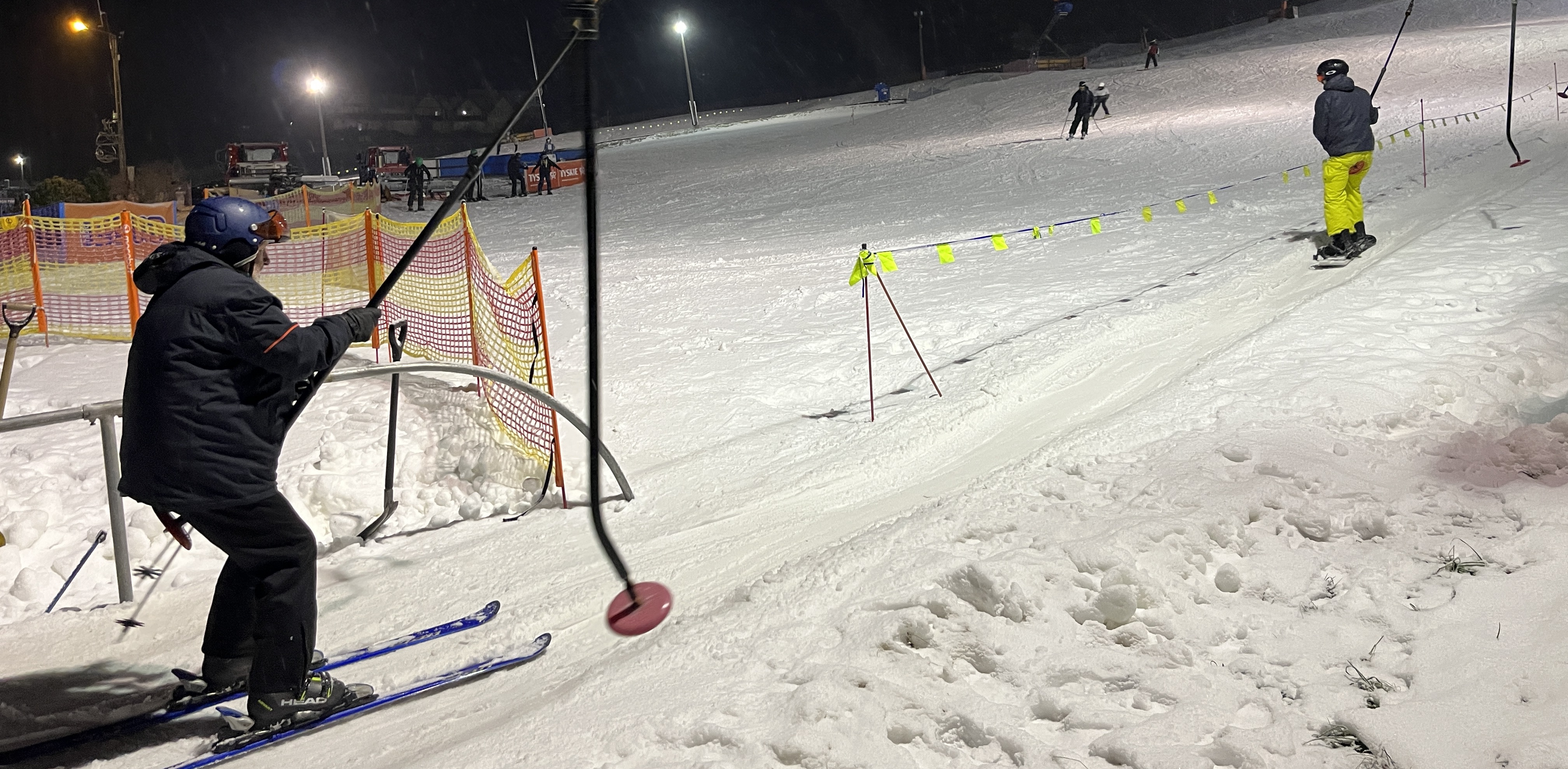 Wszystkie cztery stacje narciarskie na Kaszubach działają codziennie do godziny 22:00 (Fot. Radio Gdańsk/Robert Groth)