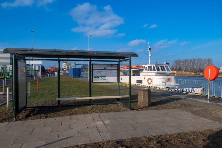 Testowy rejs promu F8 kursującego wzdłuż remontowanego mostu Siennickiego. Nz. prom "Danuta" - 24.01.2025 r. (fot. Paweł Marcinko/KFP)