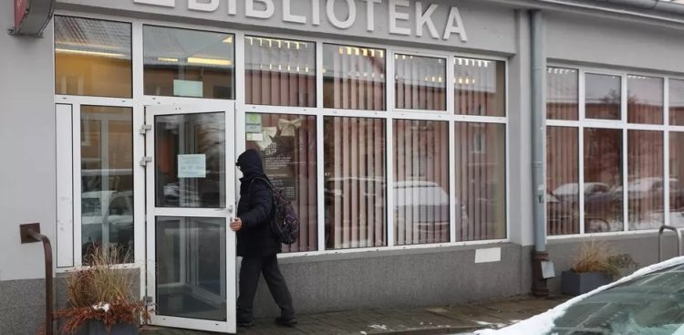 Punkt służy pomocą wszystkim mieszkańcom, którzy zastanawiają się, jak po zamknięciu mostu Siennickiego poruszać się zastępczą komunikacją miejską i jak dojechać do tych dzielnic (Fot. gdansk.pl/Grzegorz Mehring)