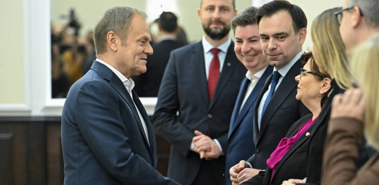 Warszawa, 07.01.2025 r. Premier Donald Tusk wraz z ministrami podczas posiedzenia rządu w KPRM w Warszawie. Członkowie rządu zajmowali się trzema projektami dot. energetyki i rozwoju  (fot. PAP/Radek Pietruszka)
