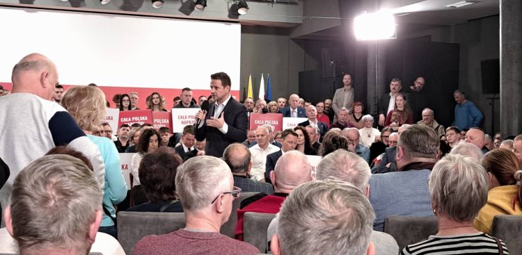 Rafał Trzaskowski na spotkaniu z mieszkańcami Starogardu Gdańskiego (fot. Radio Gdańsk/Grzegorz Armatowski)