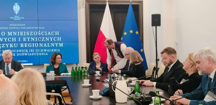 Spotkanie w Senacie z udziałem działaczy z Kaszub (fot. Radio Gdańsk/Adam Hebel)