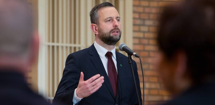 Wicepremier, szef MON Władysław Kosiniak-Kamysz w czasie konferencji prasowej w Gorzowie Wielkopolskim, 12.01.2025 r. (PAP/Lech Muszyński)