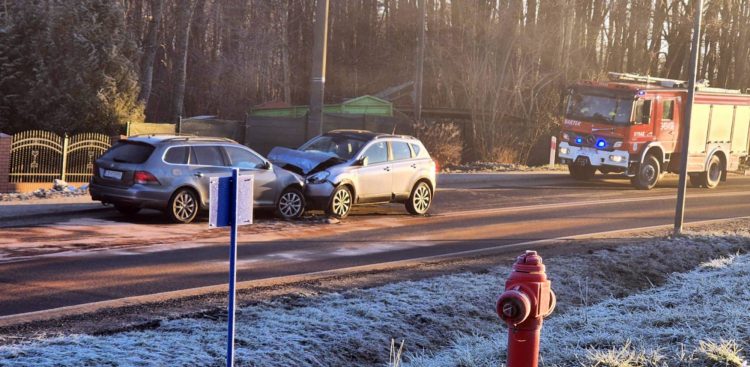 Dwie osoby zostały ranne w wypadku w miejscowości Głobino (fot. Mariusz Jasłowski)