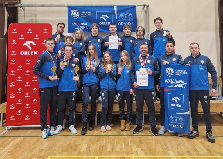 Floreciści i florecistki KS Orlen AZS AWFiS Gdańsk z mistrzostw Polski juniorów wrócili z siedmioma medalami (Fot. KS Orlen AZS AWFiS Gdańsk/Facebook)