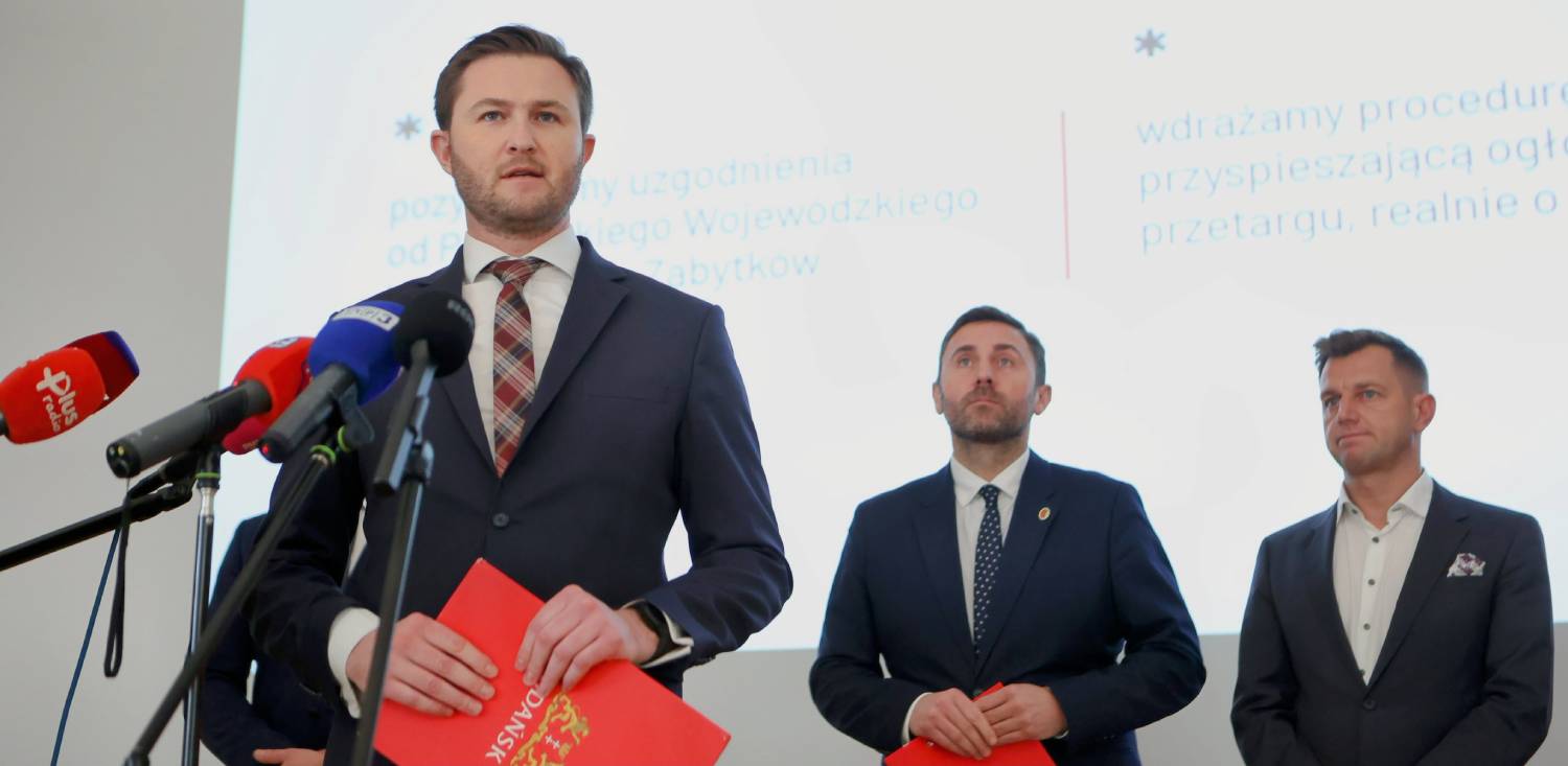 Piotr Grzelak podczas konferencji prasowej nt. mostu Siennickiego (fot. Dominik Paszliński/gdansk.pl)