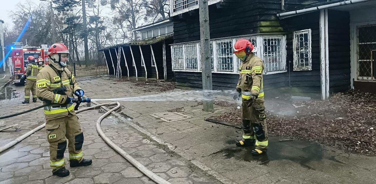 Strażacy na miejscu zdarzenia (fot. Facebook/Magdalena Czarzyńska-Jachim)