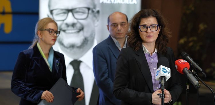 Konferencja prasowa w Europejskim Centrum Solidarności. Prezydent Gdańska Aleksandra Dulkiewicz przedstawia plan obchodów 6. rocznicy śmierci Pawła Adamowicza (fot. UM Gdańsk/Grzegorz Mehring)