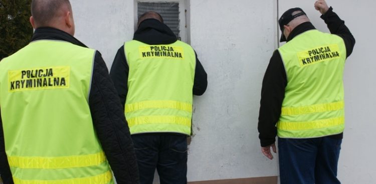 Łowcy cieni z Elbląga zatrzymali poszukiwanego w Tolkmicku (fot. KMP w Elblągu)