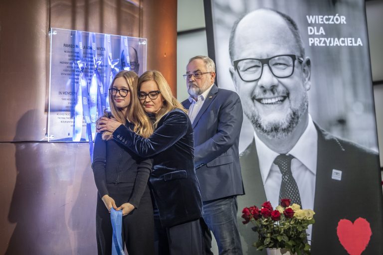 Odsłonięcie tablicy w ogrodzie zimowym ECS fot. Krzysztof Mystkowski / KFP