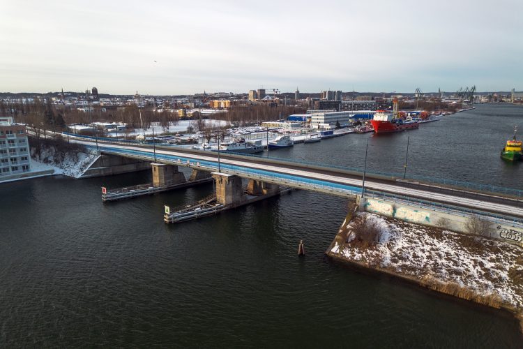 Panaroma Gdaska, widok na Most Siennicki i baz Petrobalticu. fot. Daniel Soboda / KFP