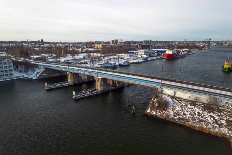 Panaroma Gdaska, widok na Most Siennicki i baz Petrobalticu. fot. Daniel Soboda / KFP