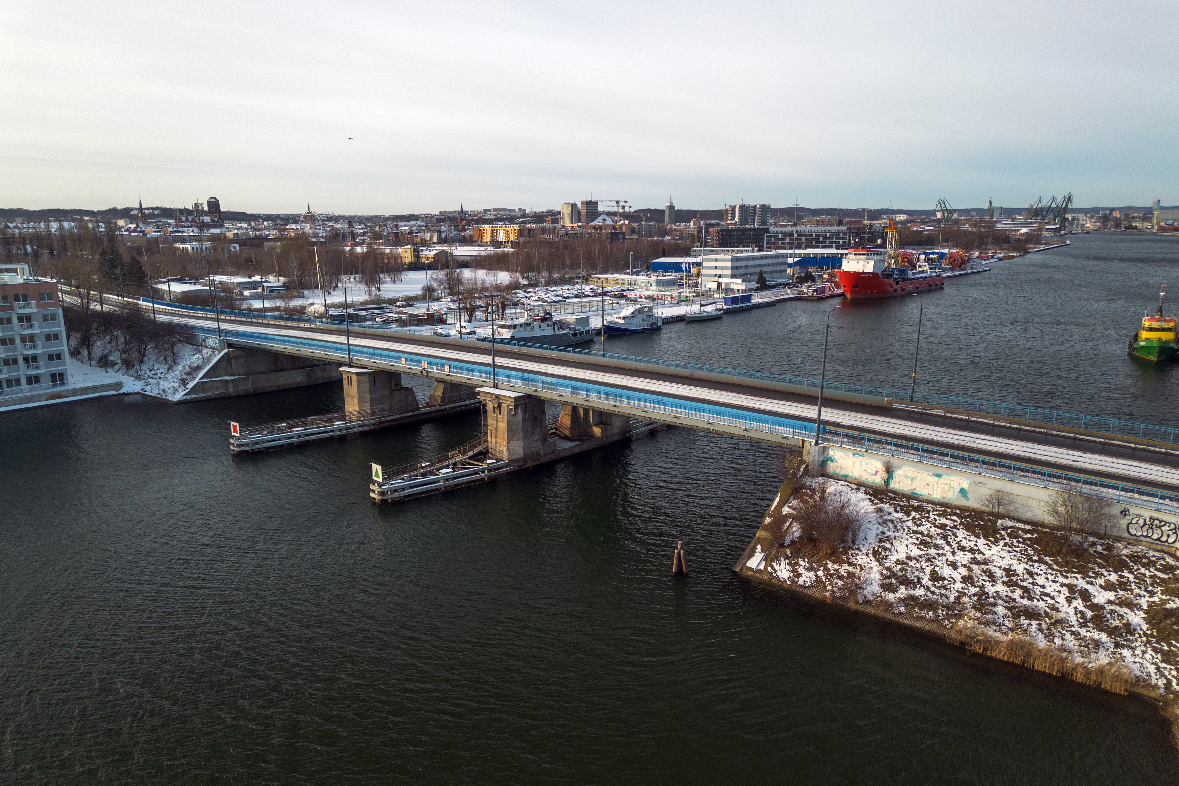 Panaroma Gdaska, widok na Most Siennicki i baz Petrobalticu. fot. Daniel Soboda / KFP