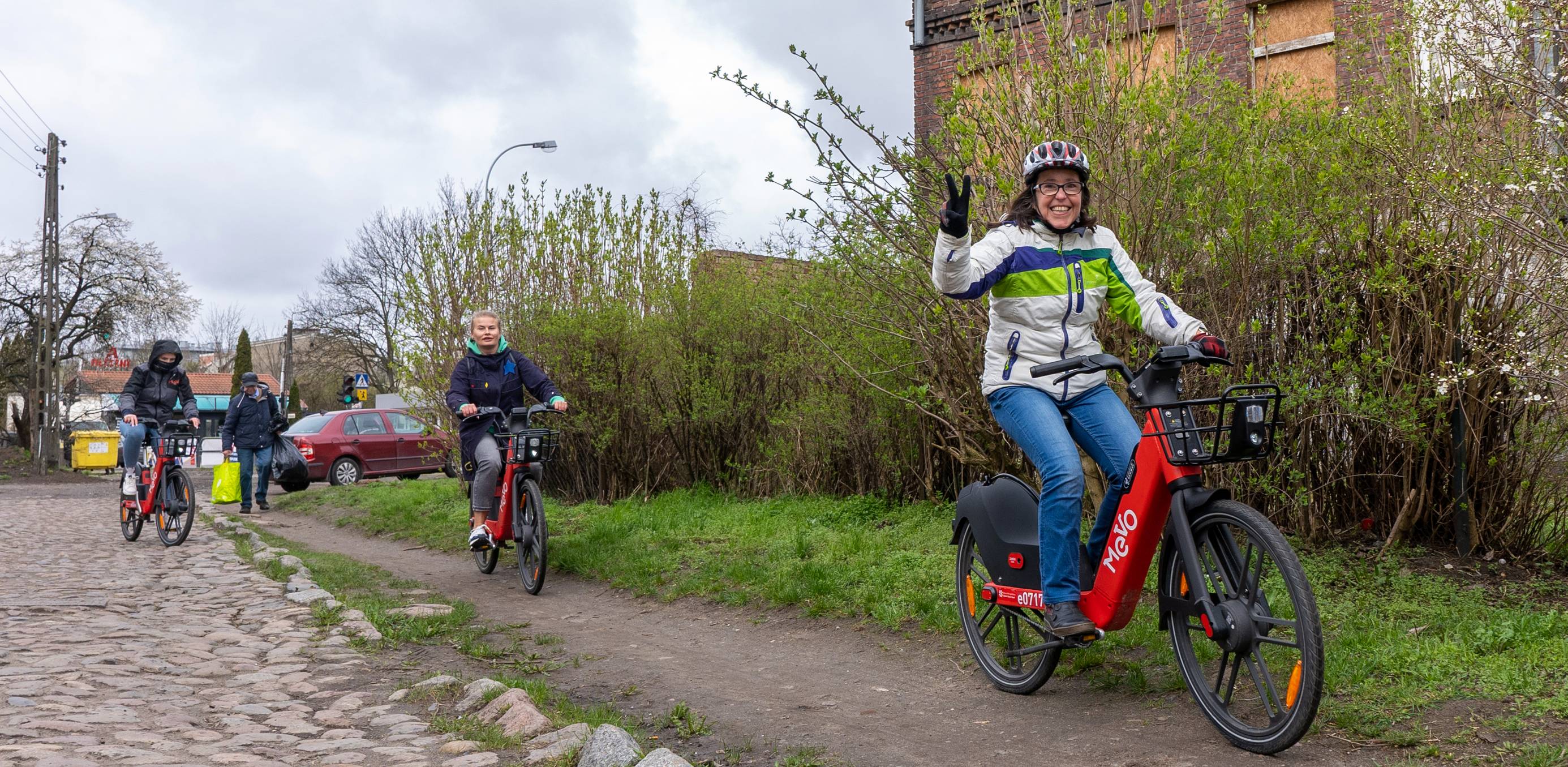 Radna Kamila Błaszczyk na rowerze Mevo - 03.04.2024 r. (fot. Paweł Marcinko / KFP)