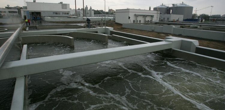 Oczyszczalnia ścieków, zdjęcie ilustracyjne (fot. Andrzej Szkocki/KFP)