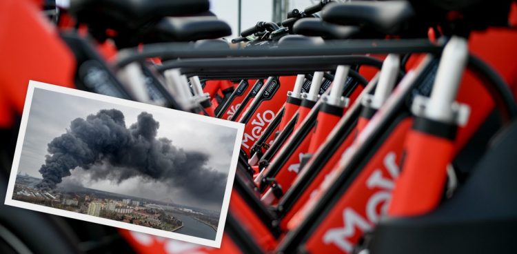 W pożarze zabytkowych hal na gdańskiej Przeróbce mogła zostać zniszczona prawie połowa floty Mevo (fot. KFP/Paweł Marcinko)