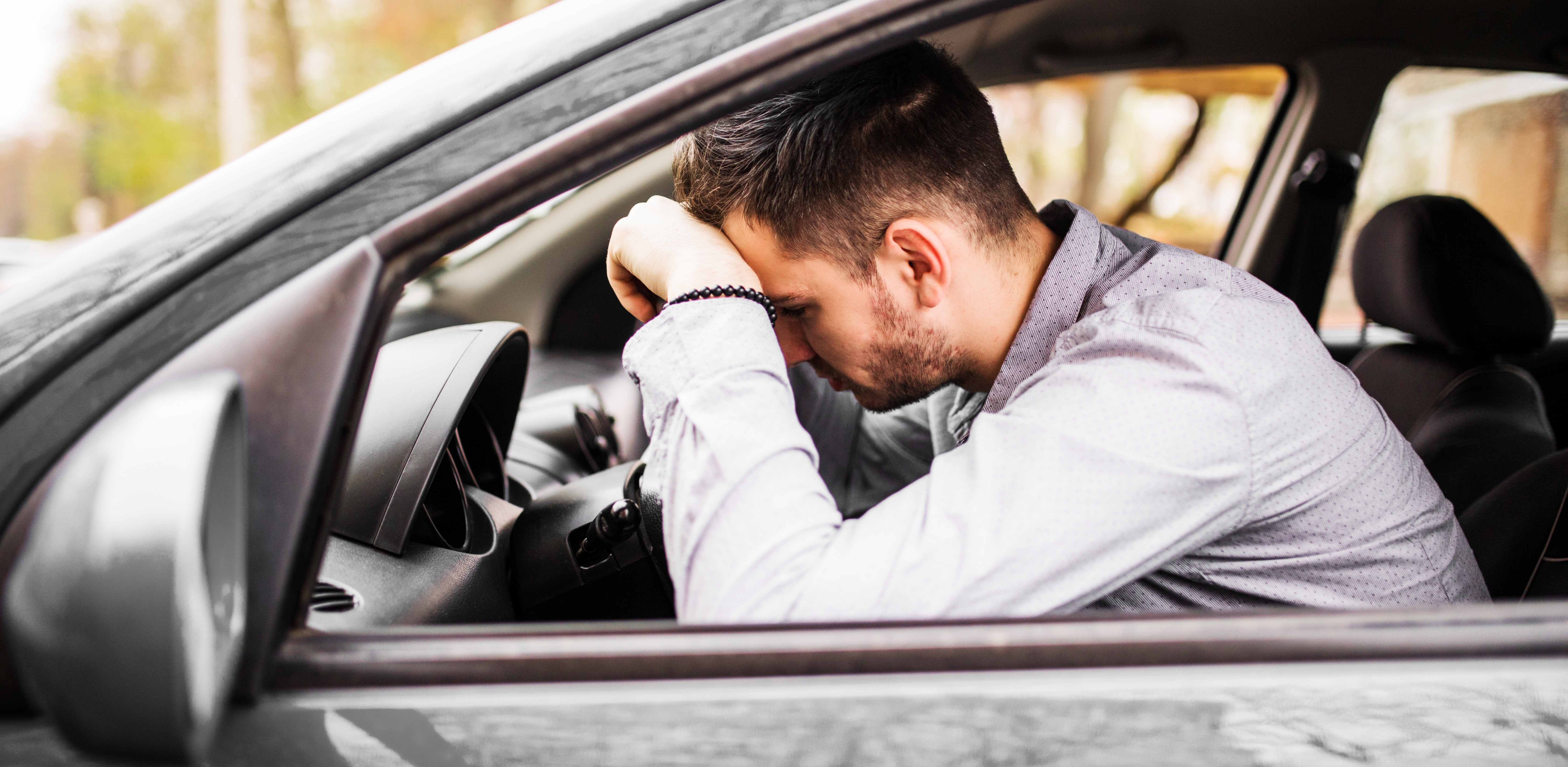 Mieszkańcy występują do władz Gdyni z roszczeniami o odszkodowania za uszkodzenia pojazdów (fot. Freepik)