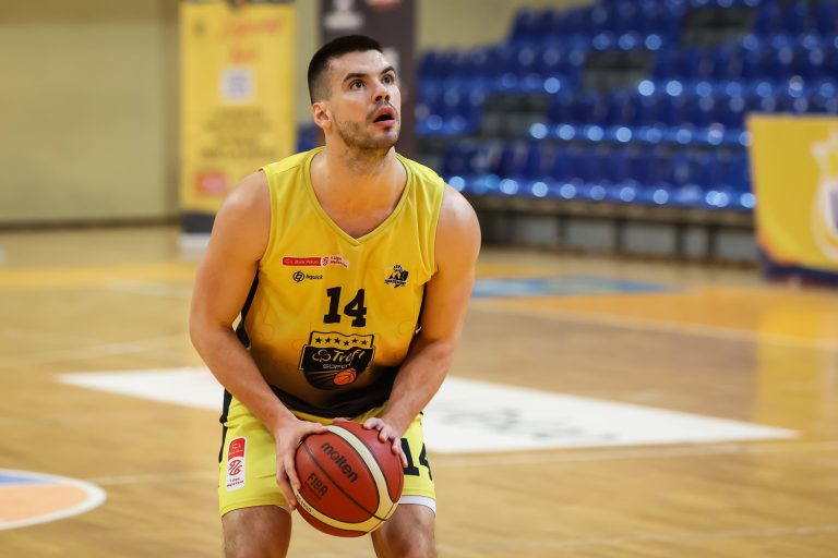 SOPOT 14.12.2024 KOSZYKOWKA PEKAO SA 1 LIGA MEZCZYZN SEZON 2024 - 2025 MECZ BEARS UNIWERSYTET GDANSKI TREFL SOPOT - HYDROTRUCK RADOM - - - MEN BASKETBALL SEASON 2024-25 FIRST LEAGUE MATCH GAME  BEARS UNIWERSYTET GDANSKI TREFL SOPOT - HYDROTRUCK RADOM - - -  NZ WOJCIECH CZERLONKO , RZUT OSOBISTY FREE THROW , FOT. GRZEGORZ RADTKE / 058SPORT.PL