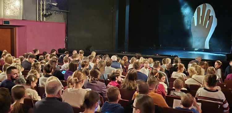 Zaprosiliśmy naszych słuchaczy na spektakl "Charlie zmienia się w kurczaka" (fot. Radio Gdańsk/Barbara Brinken)