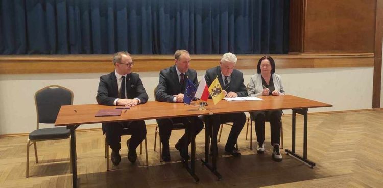 Podpisano 24 umowy dotyczące dofinansowania projektów społecznych i edukacyjnych (fot. Radio Gdańsk/Mateusz Czerwiński)