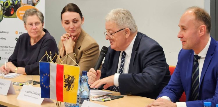 Minister rolnictwa Czesław Siekierski w Lubaniu (fot. Facebook/posłanka Magdalena Sroka)