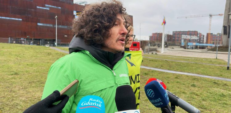Protest Greenpeace przed Europejskim Centrum Solidarności w Gdańsku - 07.02.2025 r. (fot. Radio Gdańsk/Oskar Bąk)