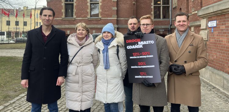 Zdaniem lokalnych polityków prawa i Sprawiedliwości, Gdańsk jest miastem podwyżek (Fot. Radio Gdańsk/ Oskar Bąk)