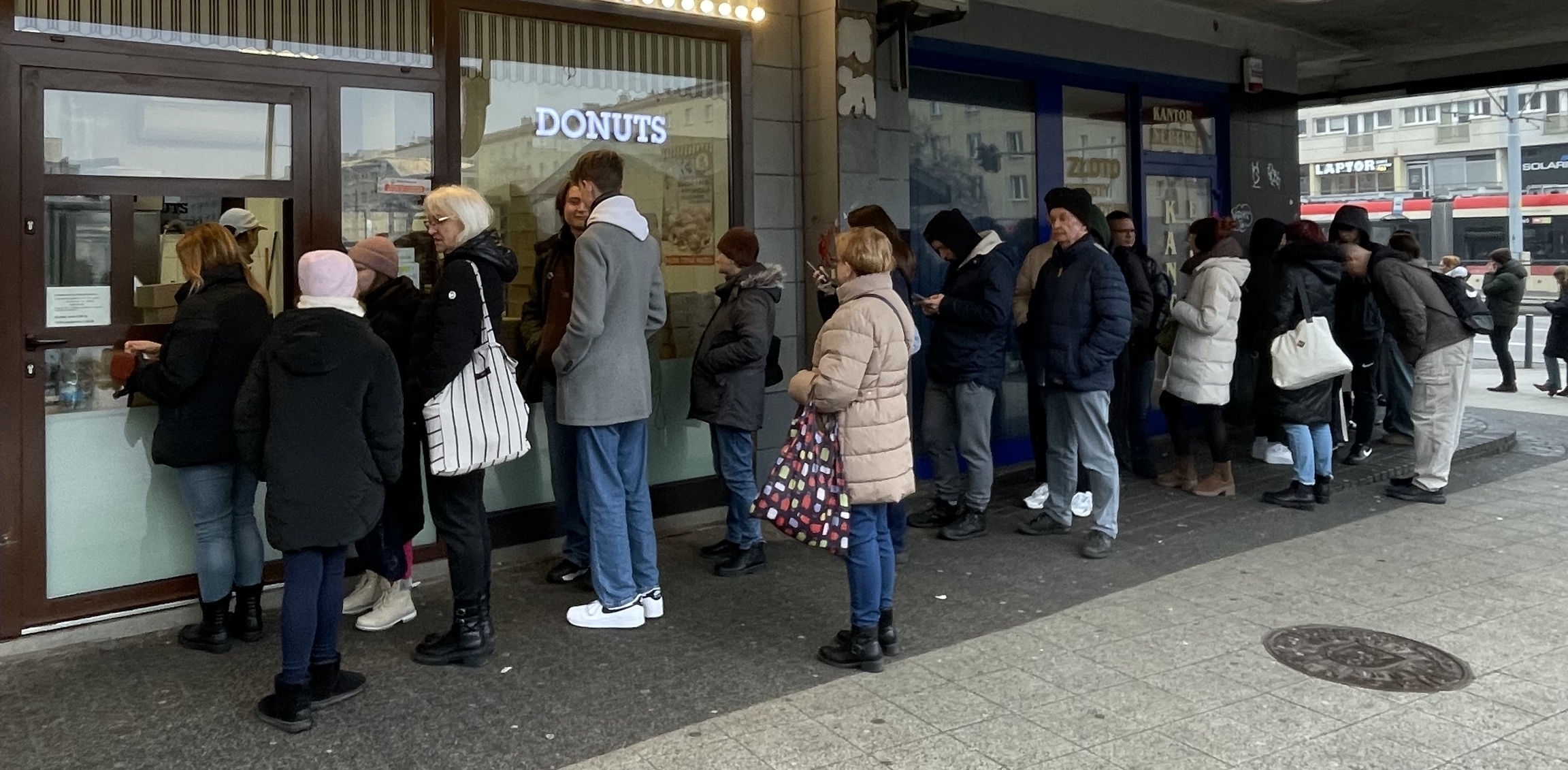 Kolejka do pączkarni (Fot. Radio Gdańsk/Tymon Nieśmiałek)