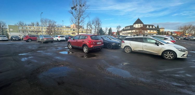 "Dziki" parking w Tczewie przy ul. Saperskiej (fot. tczew.pl)