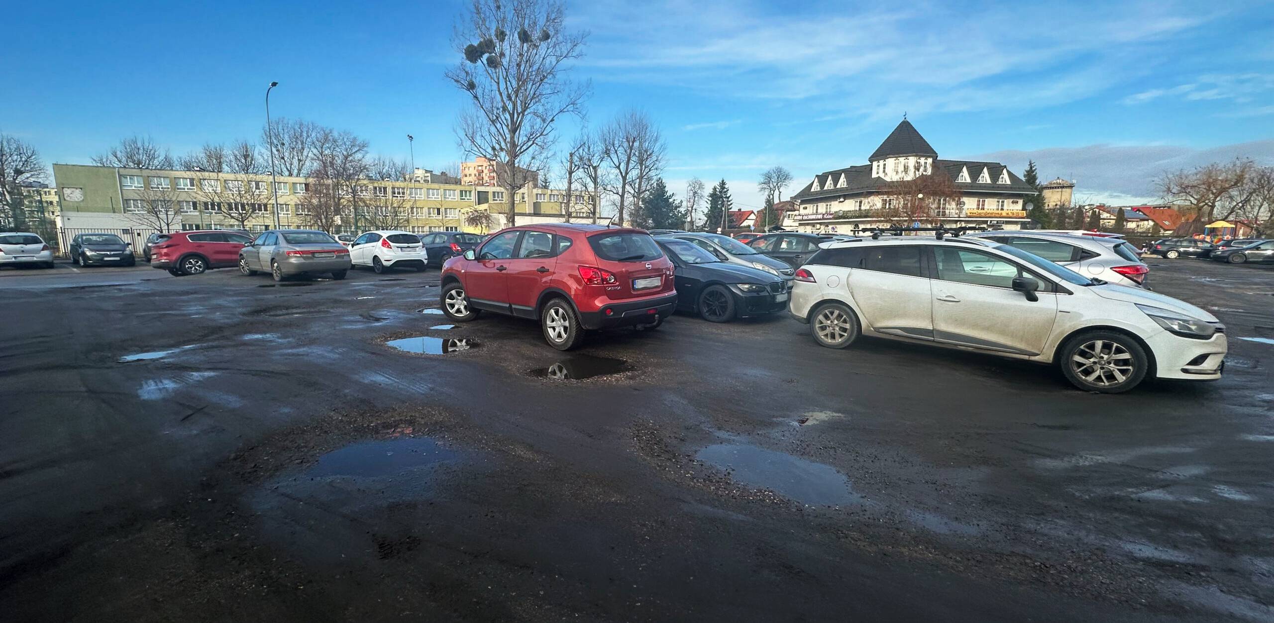 "Dziki" parking w Tczewie przy ul. Saperskiej (fot. tczew.pl)